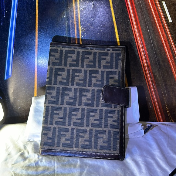 Fendi book cover authentic - Picture 7 of 7